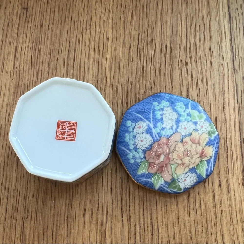 Vintage Echo Takahashi Hand Decorated Porcelain trinket box